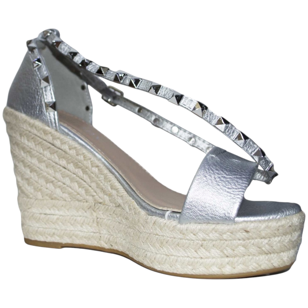 Calzature donna art.wi8950  riporto in paglia moda comfort borchie TONO SU TONO ARGENTO.