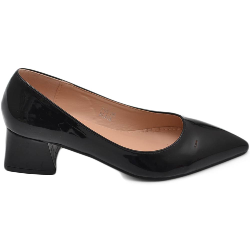 Decollete' donna basso a punta in vernice lucido nero con tacco quadrato 4  cm linea basic donna decollete Malu Shoes