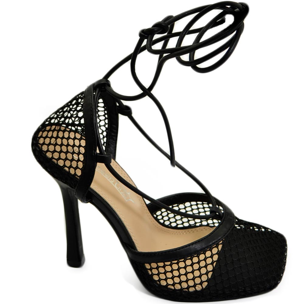 Sandalo nero in pelle a rete donna con tacco a spillo 10 e lacci alla schiava effetto piede nudo moda .
