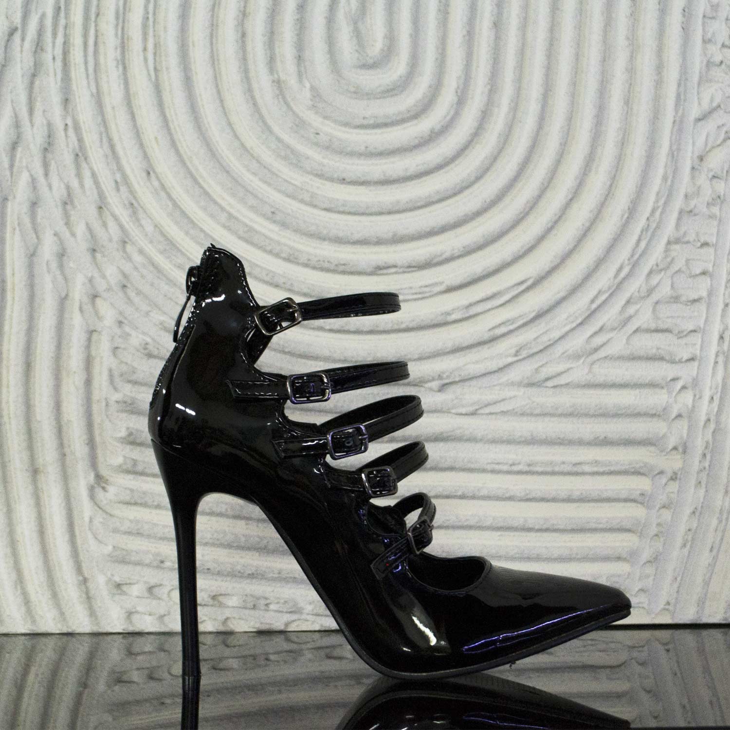 Scarpe donna decollete in vernice nero lucido con ondulatura laterale e  tacco a spillo elegante donna decollete Malu Shoes