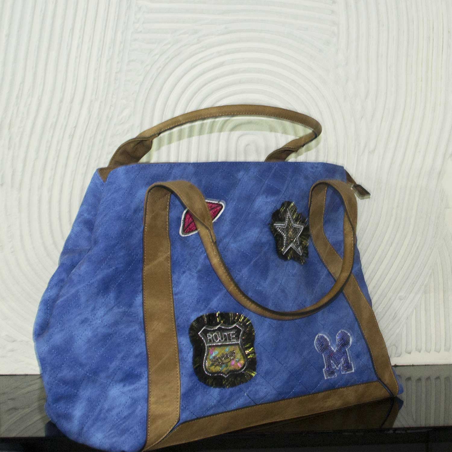 Big Bags borsa grande tracolla manico in cuoio nabuk blu cobalto con  decorazioni e stemmi donna big bags Malu Shoes