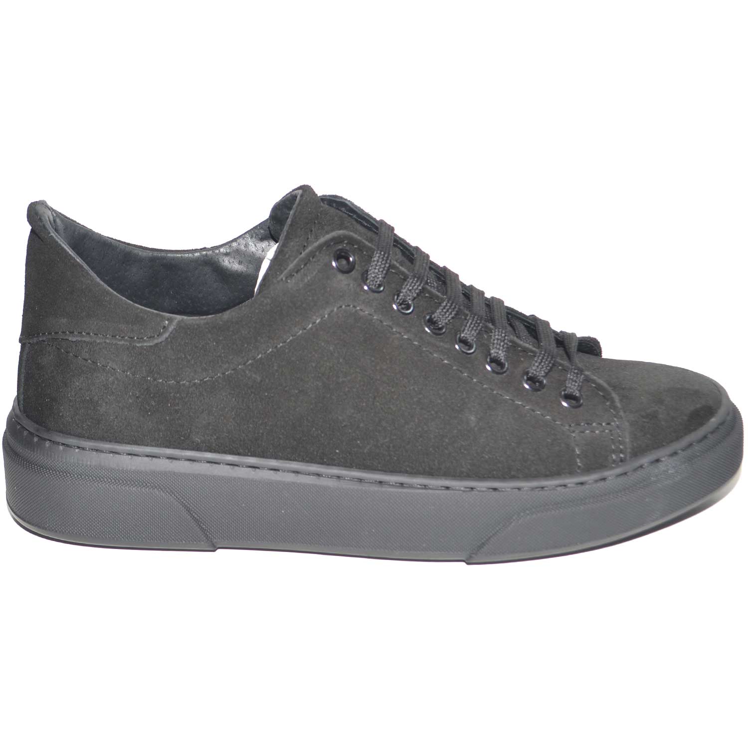 SNEAKERS BASSA UOMO INVERNALE IN VERO CAMOSCIO NERO FONDO CRUELTY NERO LINEA BASIC MADE IN ITALY HANDMADE MODA 