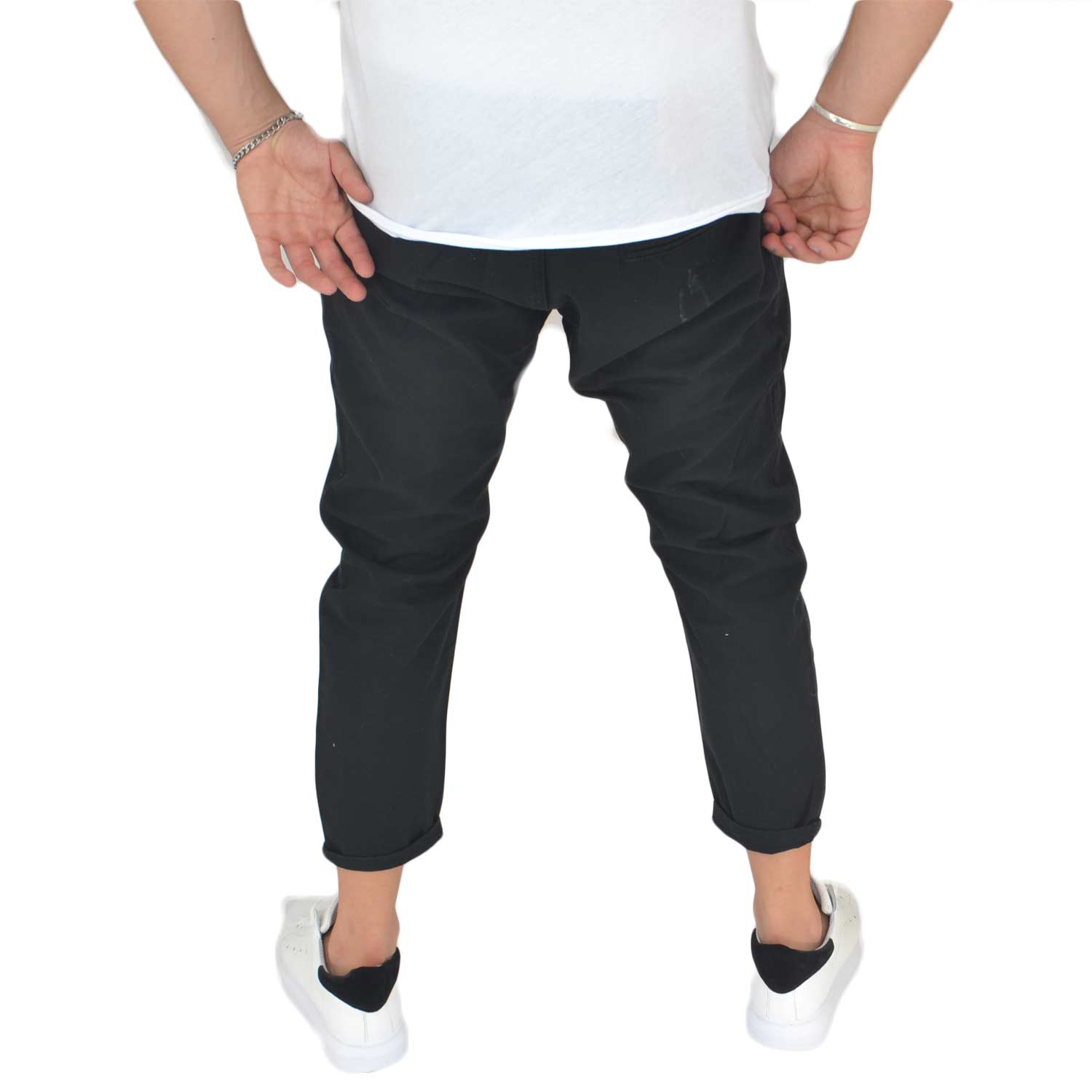 Pantaloni jogger neri uomo con bottone e tasche laterali con strappi e toppe  cavallo basso moda giovane uomo pantaloni Malu Shoes