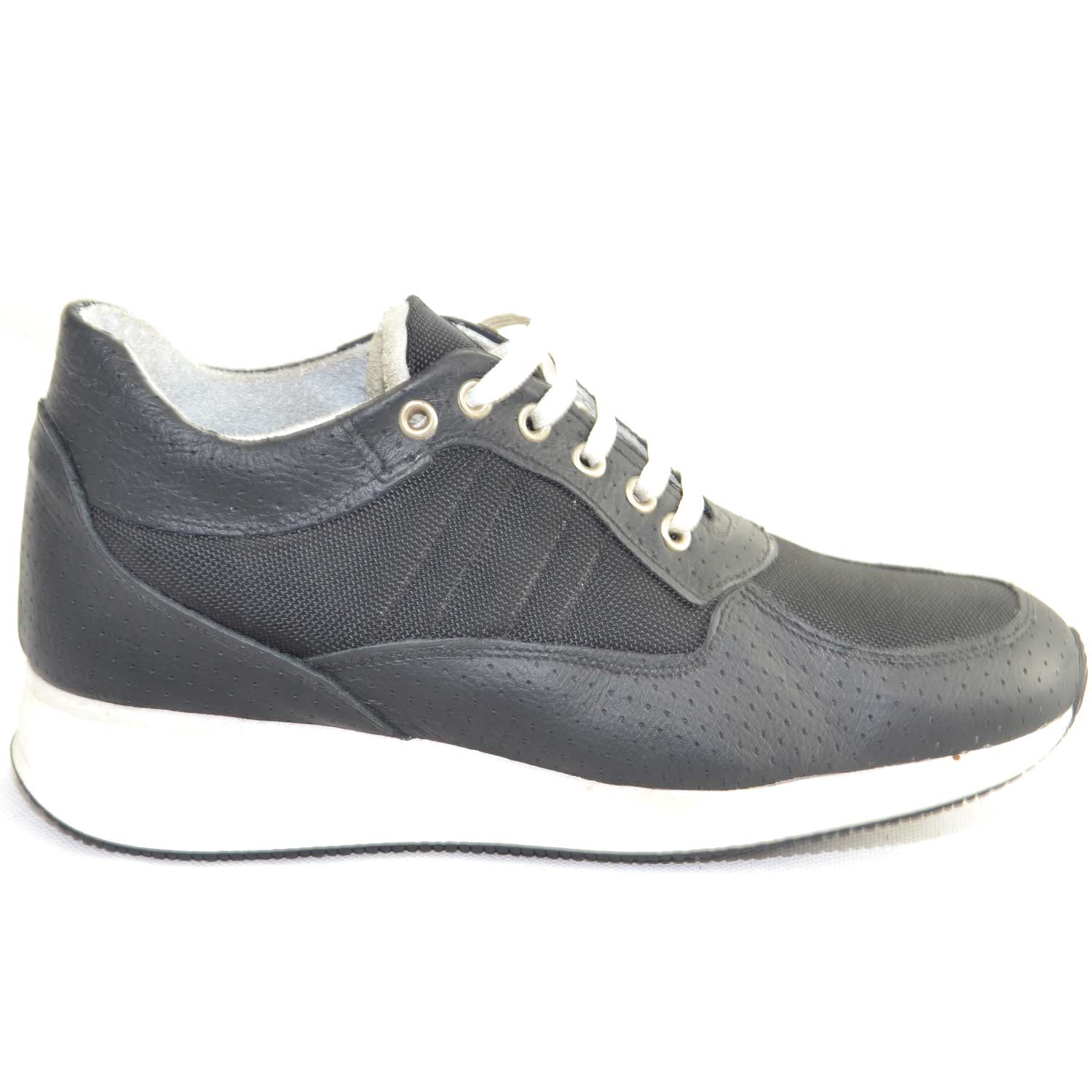 Scarpe uomo nero microforate comfort vera pelle made in italy fondo ultraleggero linea comfort moda maschile 