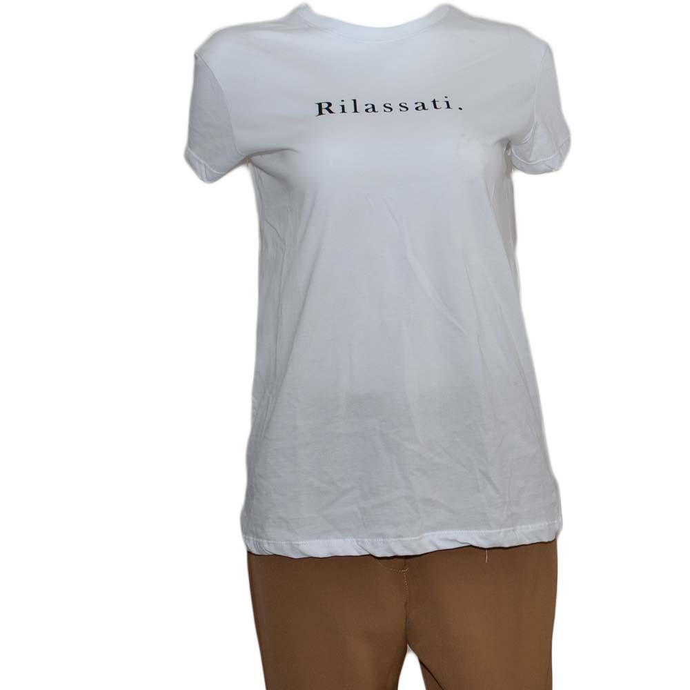 T-shirt donna basic bianca modello slim bianca con scritta RILASSATI cotone made in Italy