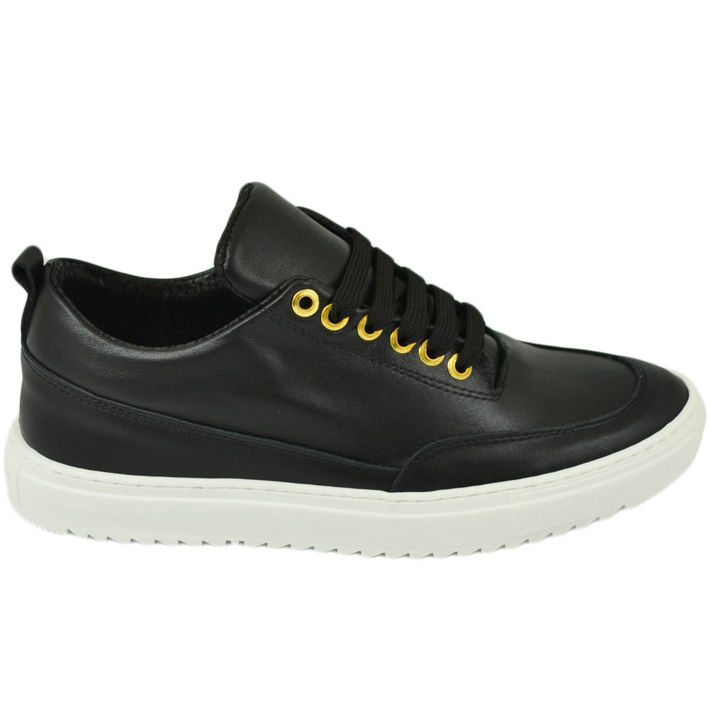 Scarpe sneakers bassa uomo vera pelle nappa nero con occhiello oro liscia basic fondo zigrinato made in italy