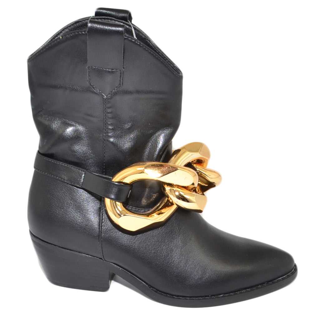 Stivale Camperos donna neri texano tacco basso western in pelle liscia accessorio catena oro rimovibile meta polpaccio.