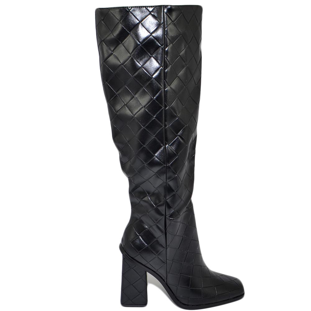 Stivali donna a punta quadrata nero gambale aderente al ginocchio stampa rombale tacco largo 8 cm moda con zip .