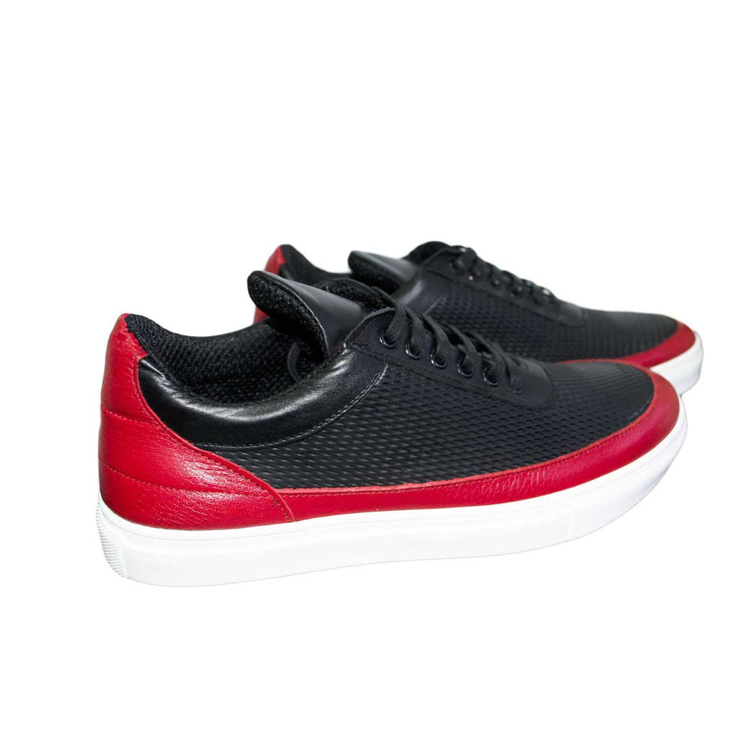 Sneakers bassa modello  forato dettaglio rosso