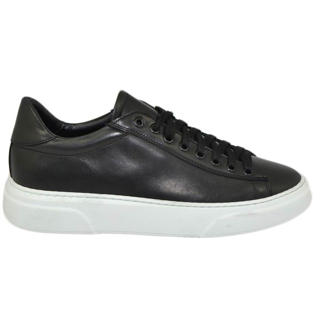 Scarpa sneakers Paul 4190 uomo basic vera pelle liscia nero linea basic fondo in gomma sportiva bianco moda casual.