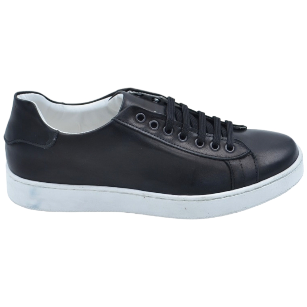 Sneakers bassa uomo in vera pelle nera e cuciture fondo in gomma bianco basso moda business man comfort