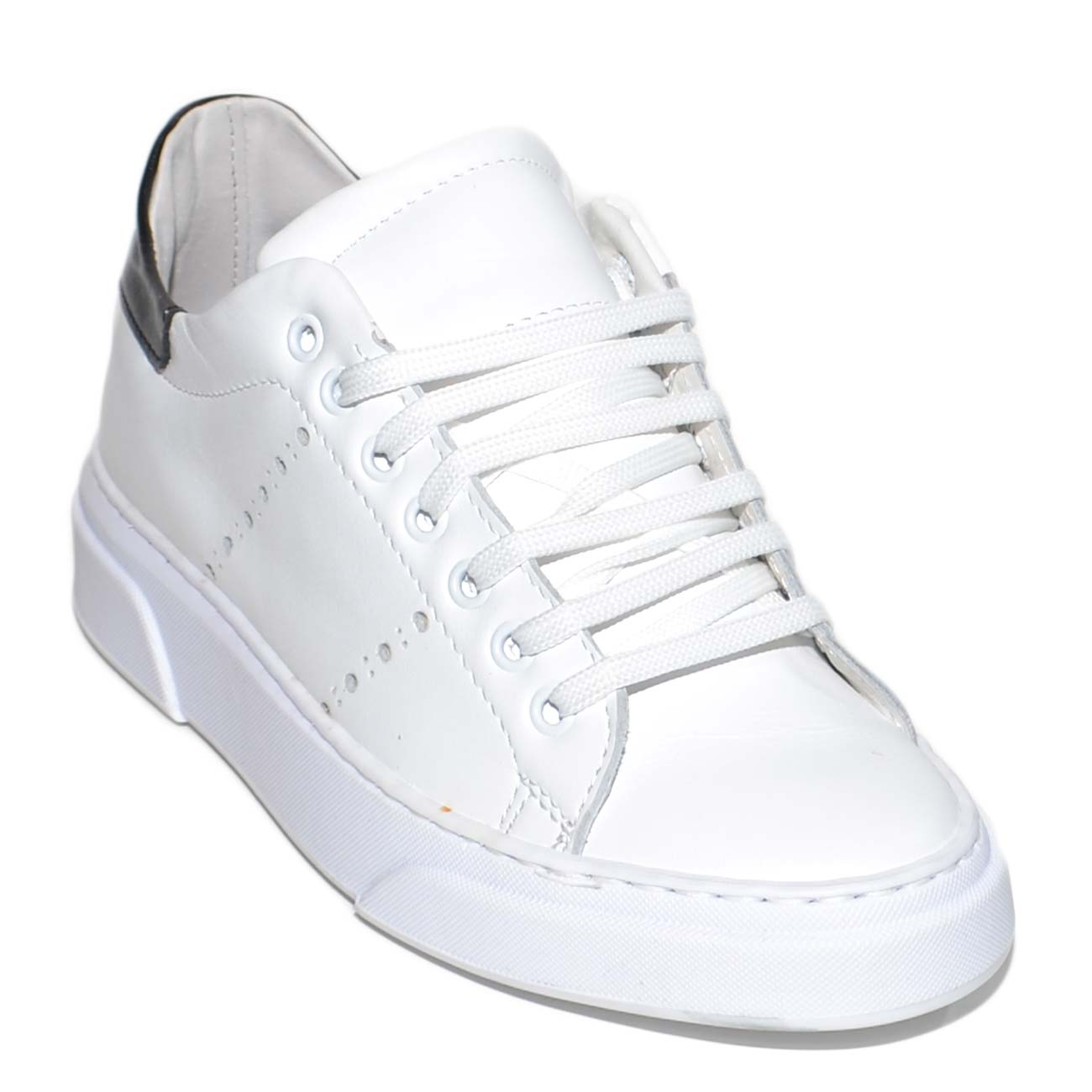 Sneakers bassa bianca uomo vera pelle basic fori buchi laterali