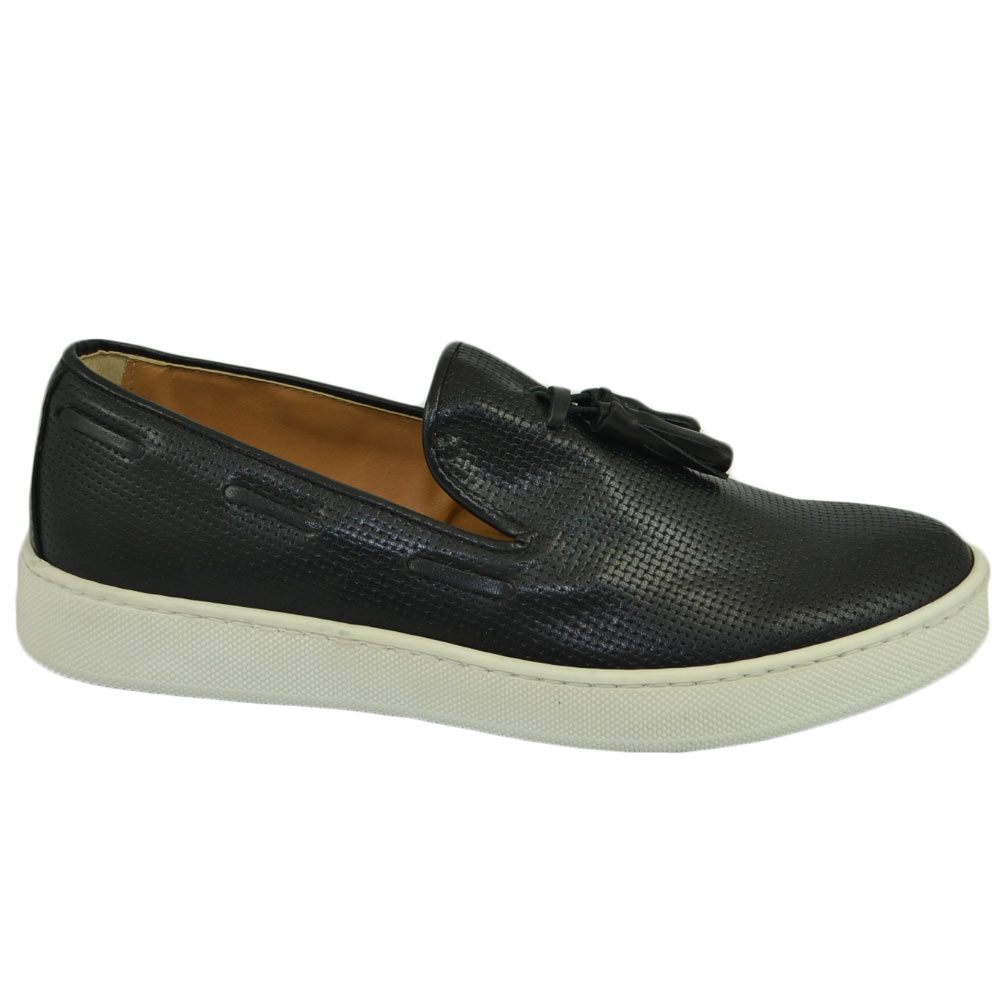 Mocassini uomo slip on classico sportivo in vera pelle intrecciato nero cuciture in punta bon bon fondo bianco alto