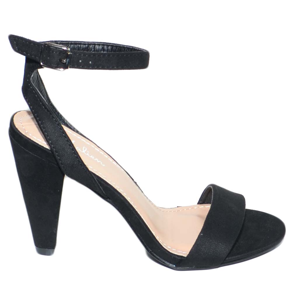 Sandalo donna nero scamsciato con fascetta sottile e cinturino incrociato alla caviglia comodo tacco cono moda anni 30 .