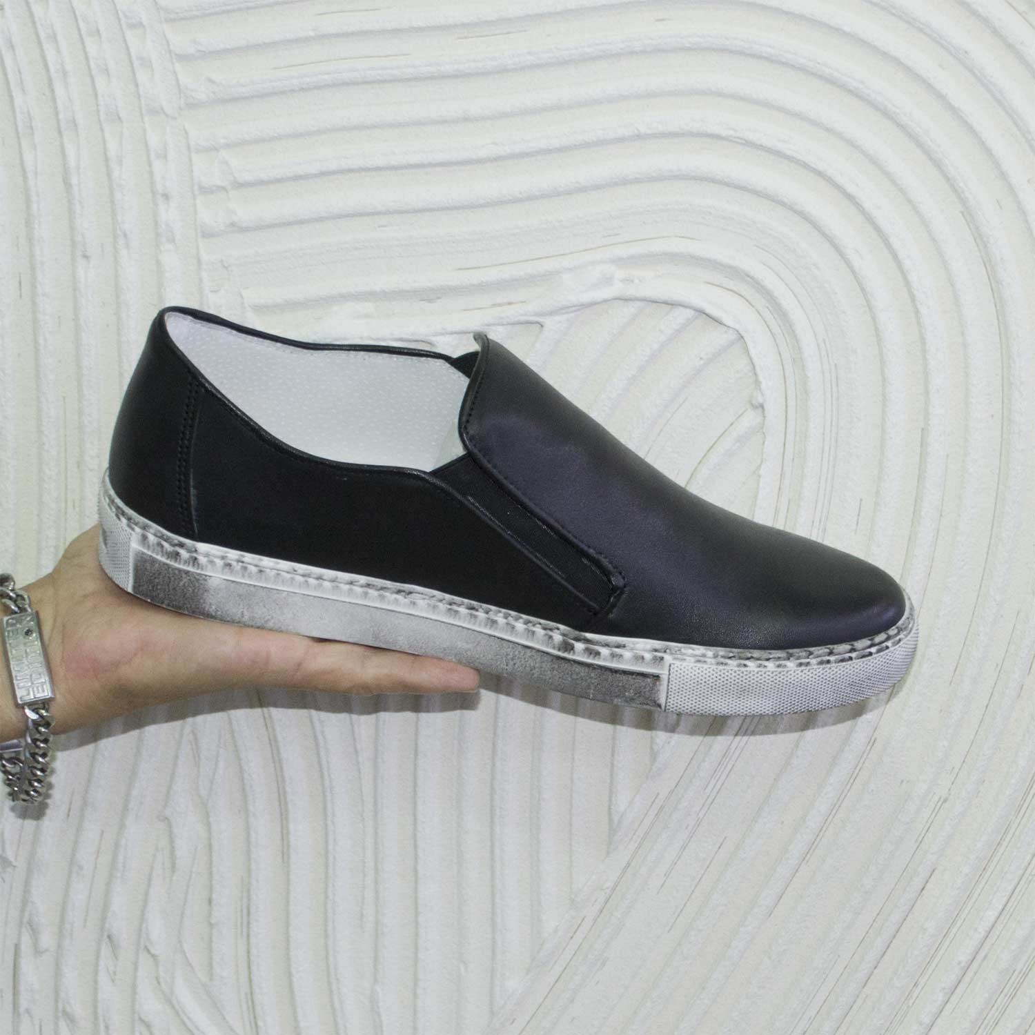 Scarpe uomo slip on nero vera pelle fondo bianco sporco genuine leather con  elastico moda giovane uomo slip on Malu Shoes | MaluShoes