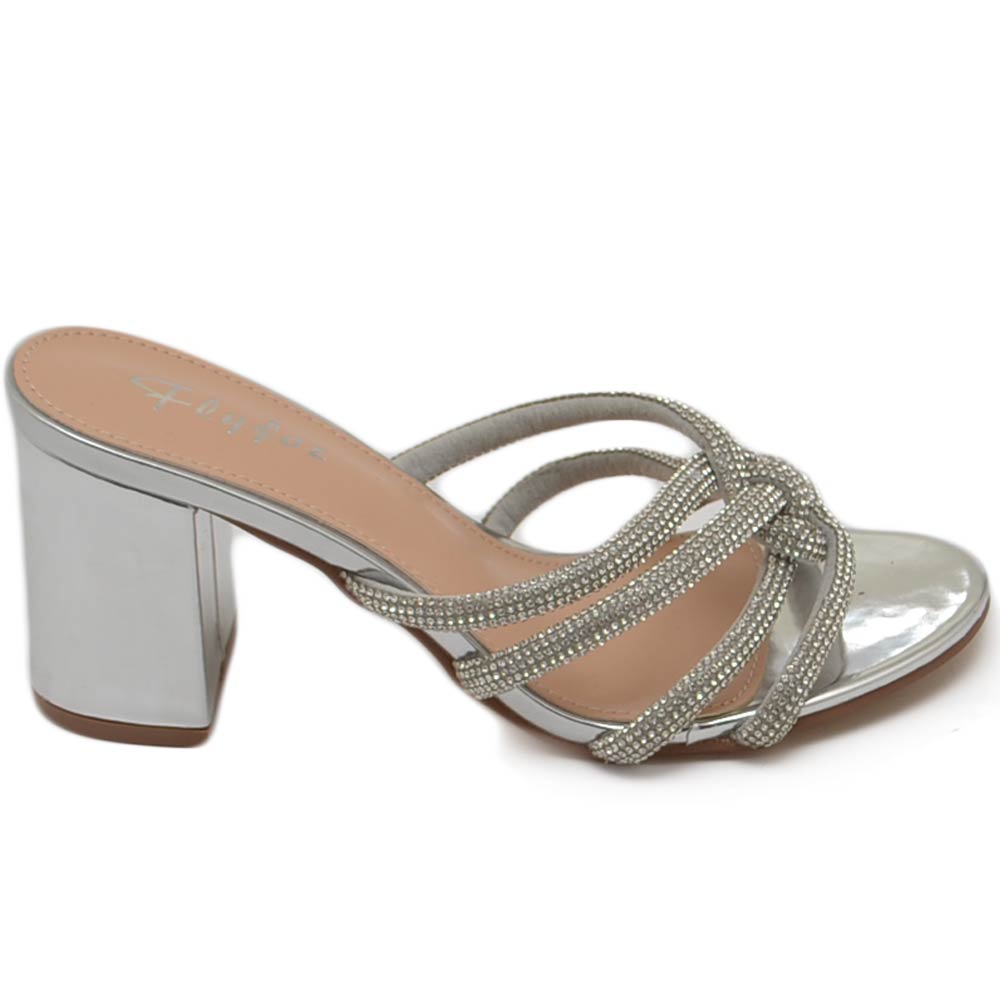Sandalo donna in vernice argento gioiello argento sabot mule aperto dietro con tacco grosso 7 cm incrociato sul piede.