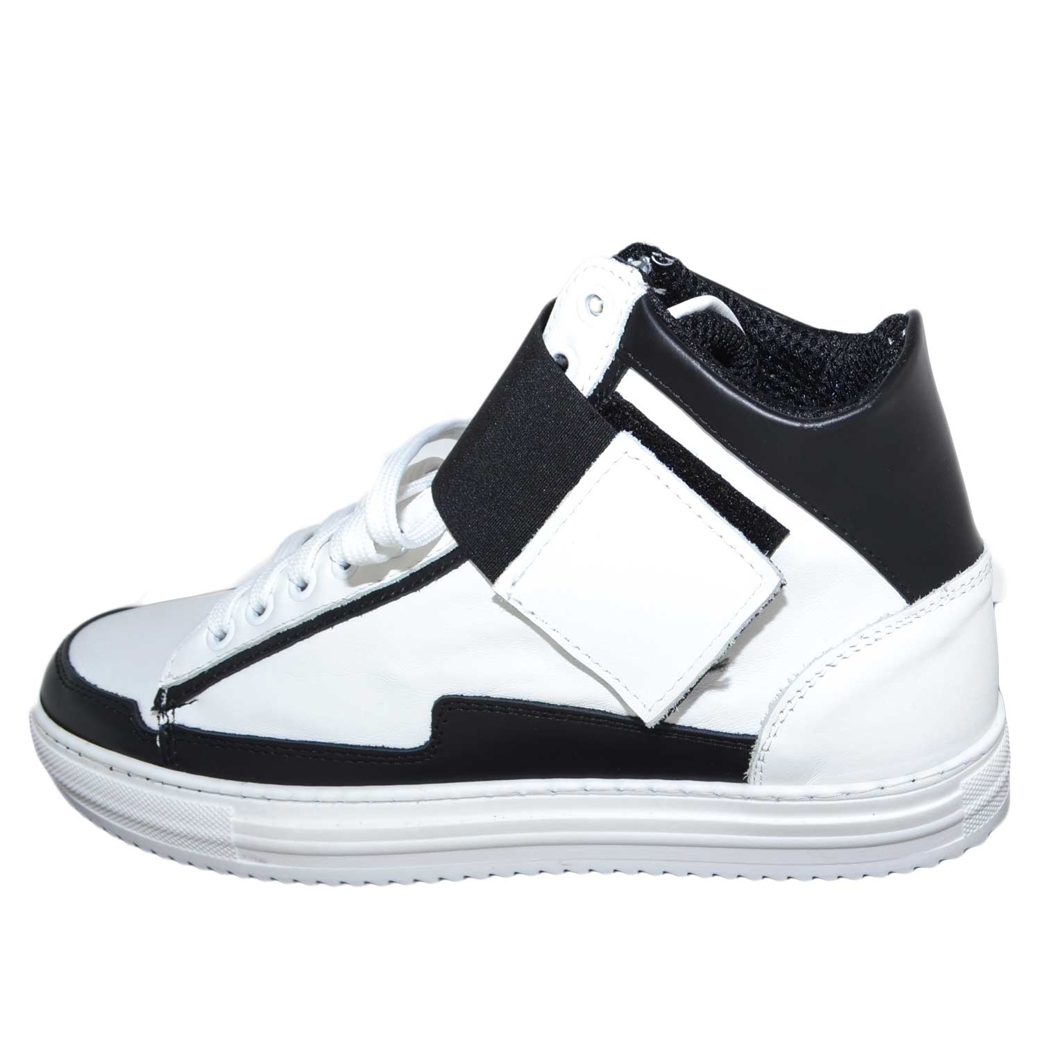 Sneakers alta art.8189 in vera pelle bianco nero bicolore con strappo ed elastico nero made in italy fondo antiscivolo .