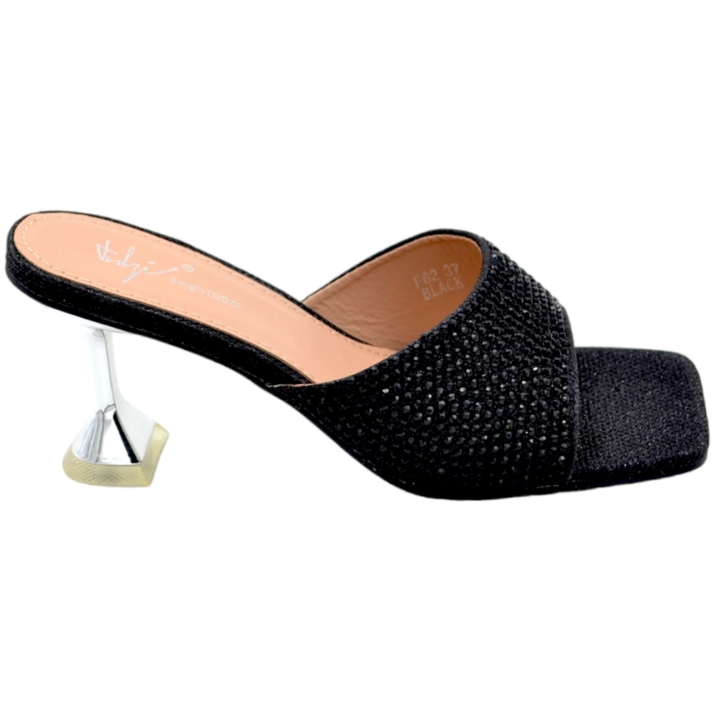 Sandali nero donna mule aperti dietro unica fascetta brillantini tacco martini lucido 5 cm.