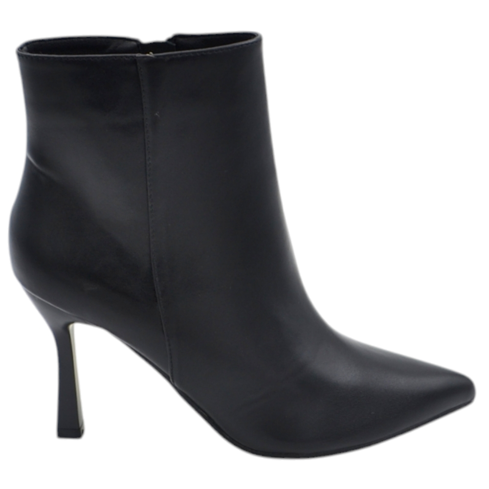 Tronchetto stivaletto nero donna linea Basic con tacco a spillo basso 9 cm aderente con zip a punta alla caviglia.