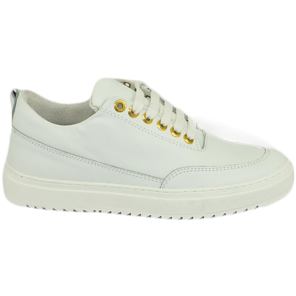Scarpe sneakers bassa uomo vera pelle nappa liscia bianco con occhiello oro basic lacci fondo zigrinato made in italy.
