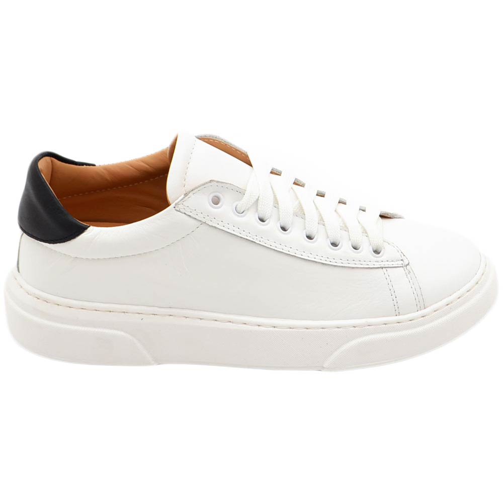 Scarpa sneakers bianca con fortino nero Paul 4190 uomo basic vera pelle lacci comodo fondo in gomma sportiva moda casual.