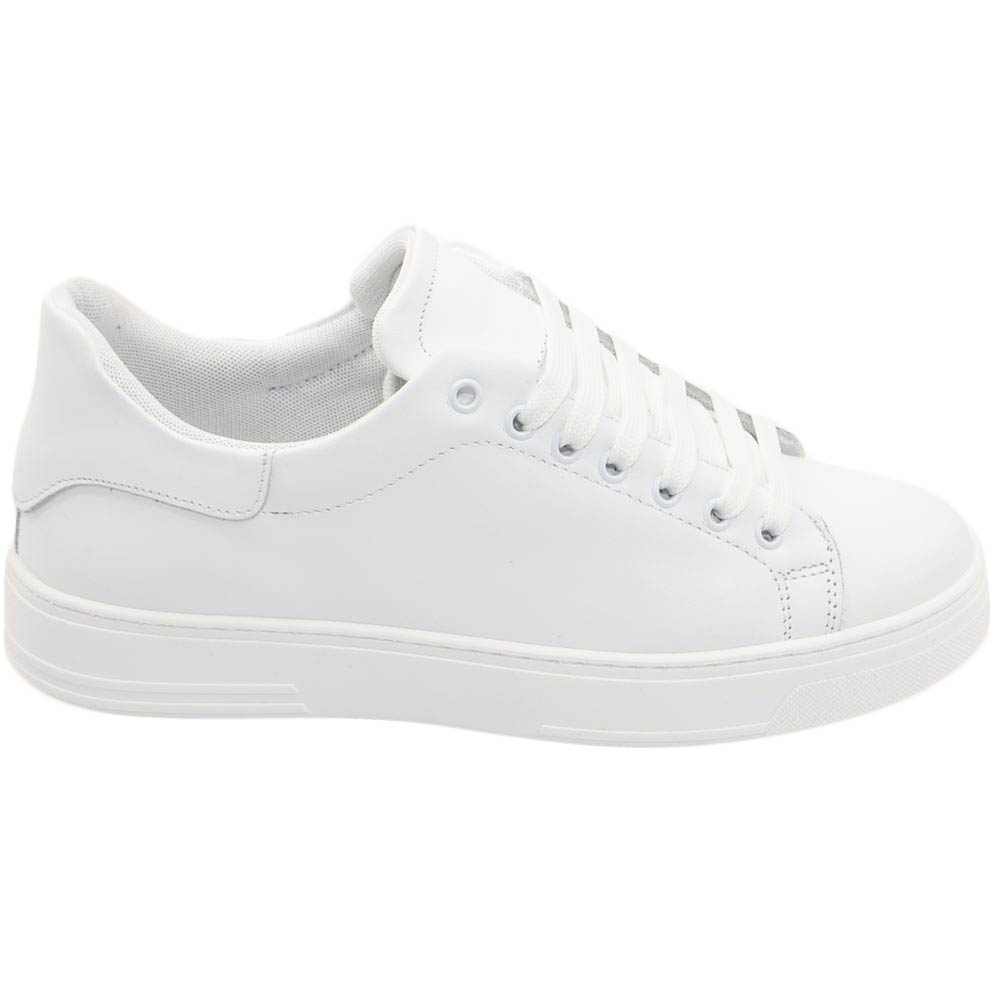 Scarpa sneakers bassa uomo basic vera pelle liscia bianca linea basic fondo in gomma bianco moda casual