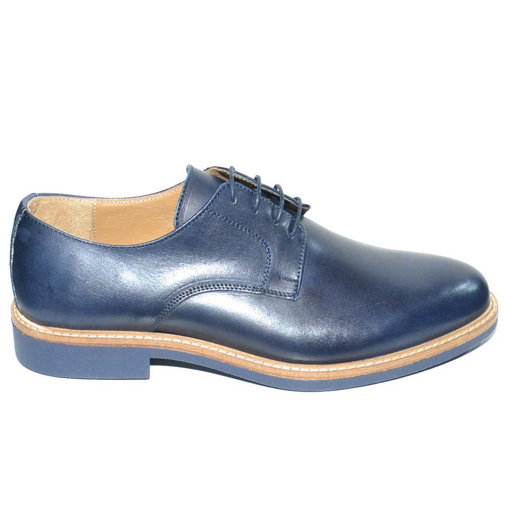 Scarpa uomo stringata liscia in vera pelle morbida crust blu suola in gomma light intersuola cuoio handmade in italy