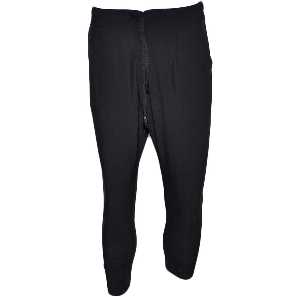 Pantaloni jogger cavallo basso uomo di puro cotone nero con elastico e coulisse e tasche laterali moda fresco .