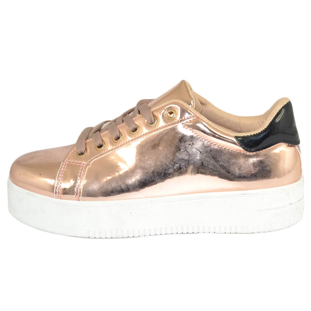 Sneakers bassa donna oro rosa platino lucido con fondo alto bianco e riportino nero moda confort antistrecth